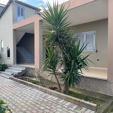 Holiday home Garden House - *